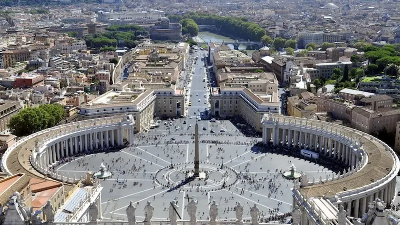 Quảng trường Th&aacute;nh Ph&ecirc;r&ocirc; lộng lẫy tựa tr&aacute;i tim của Vatican 4