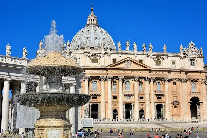 Quảng trường Th&aacute;nh Ph&ecirc;r&ocirc; lộng lẫy tựa tr&aacute;i tim của Vatican 8