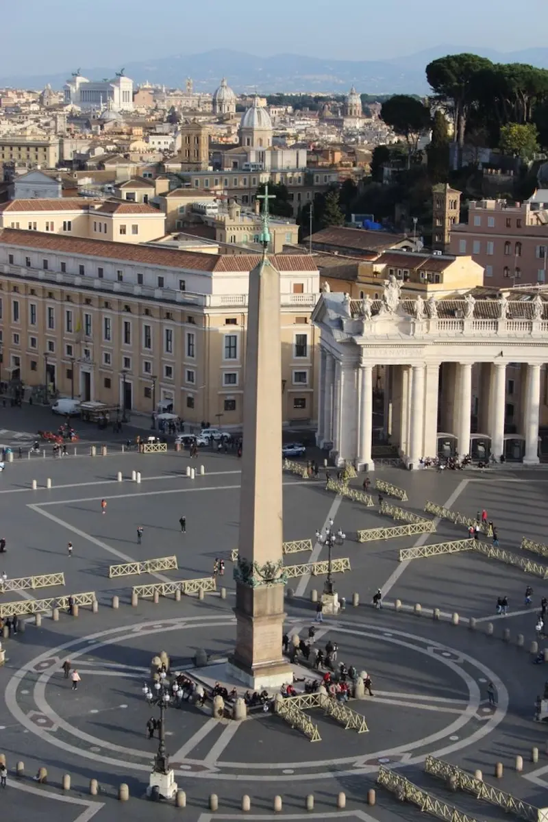 Quảng trường Th&aacute;nh Ph&ecirc;r&ocirc; lộng lẫy tựa tr&aacute;i tim của Vatican 10