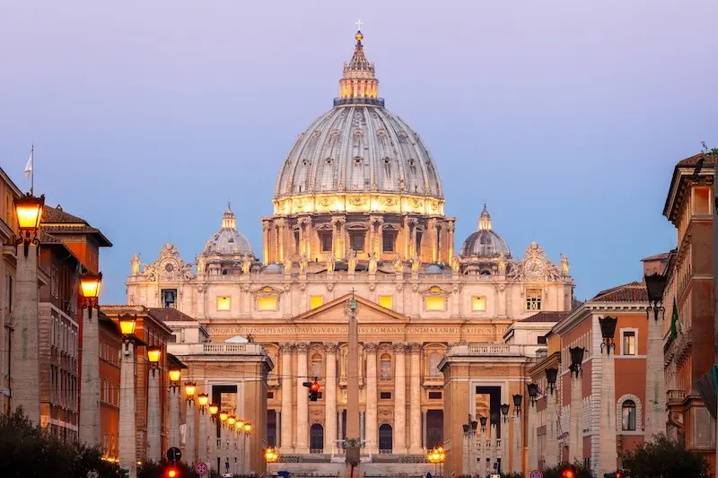Quảng trường Th&aacute;nh Ph&ecirc;r&ocirc; lộng lẫy tựa tr&aacute;i tim của Vatican 11