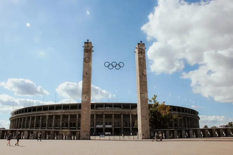 S&acirc;n vận động Olympic Berlin: Nơi của nước mắt v&agrave; vinh quang 9
