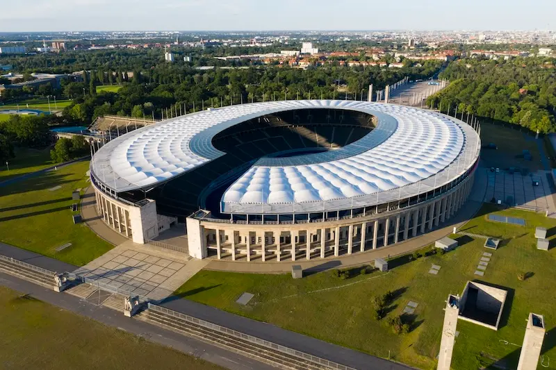 S&acirc;n vận động Olympic Berlin: Nơi của nước mắt v&agrave; vinh quang 8