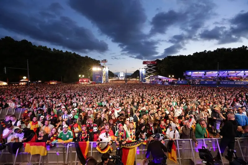 S&acirc;n vận động Olympic Berlin: Nơi của nước mắt v&agrave; vinh quang 17