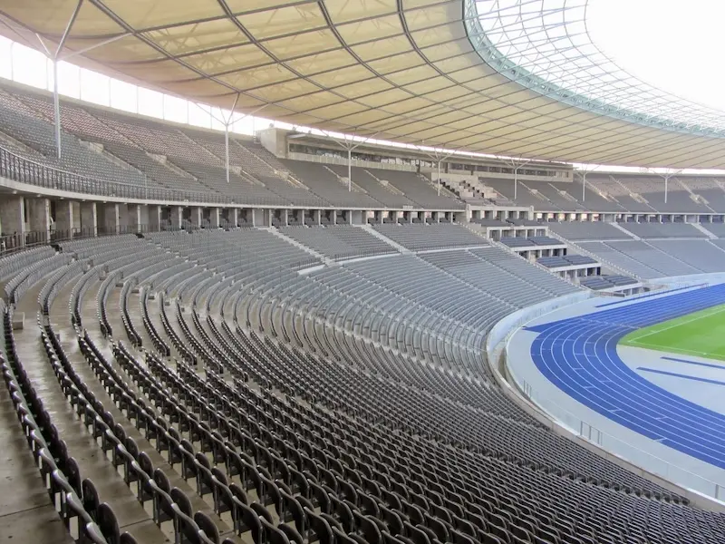 S&acirc;n vận động Olympic Berlin: Nơi của nước mắt v&agrave; vinh quang 15