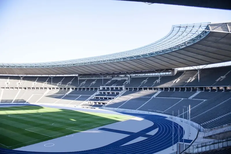 S&acirc;n vận động Olympic Berlin: Nơi của nước mắt v&agrave; vinh quang 16