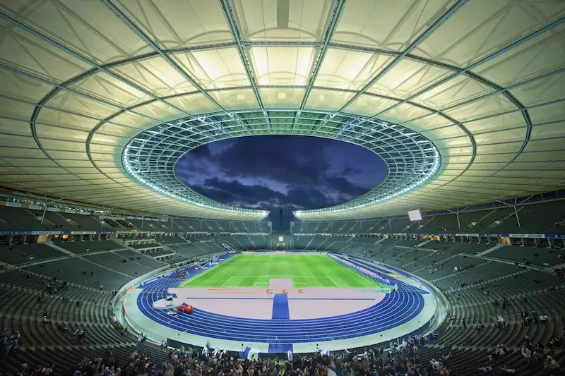 S&acirc;n vận động Olympic Berlin: Nơi của nước mắt v&agrave; vinh quang 14
