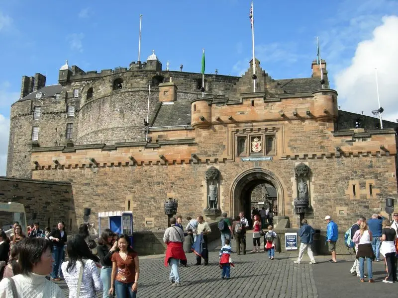 Tham quan l&acirc;u đ&agrave;i Edinburgh tr&aacute;ng lệ bậc nhất xứ Scotland 5