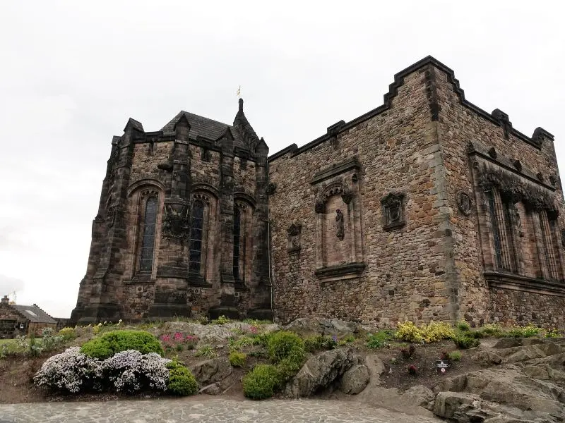 Tham quan l&acirc;u đ&agrave;i Edinburgh tr&aacute;ng lệ bậc nhất xứ Scotland 14