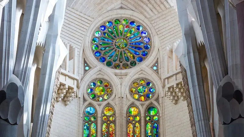 Th&aacute;nh đường Sagrada Familia kiệt t&aacute;c kiến tr&uacute;c tại T&acirc;y Ban Nha 3