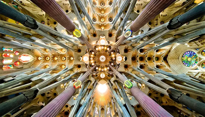 Th&aacute;nh đường Sagrada Familia kiệt t&aacute;c kiến tr&uacute;c tại T&acirc;y Ban Nha 7
