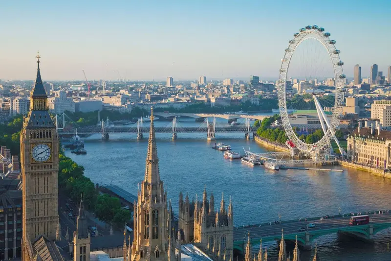Thưởng ngoạn Đồng hồ Big Ben, c&ocirc;ng tr&igrave;nh trầm lắng b&ecirc;n d&ograve;ng s&ocirc;ng Thames 9