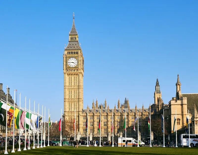 Thưởng ngoạn Đồng hồ Big Ben, c&ocirc;ng tr&igrave;nh trầm lắng b&ecirc;n d&ograve;ng s&ocirc;ng Thames 10
