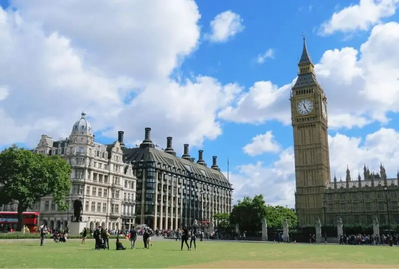 Thưởng ngoạn Đồng hồ Big Ben, c&ocirc;ng tr&igrave;nh trầm lắng b&ecirc;n d&ograve;ng s&ocirc;ng Thames 4
