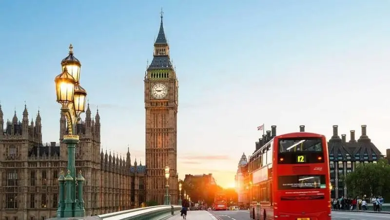 Thưởng ngoạn Đồng hồ Big Ben, c&ocirc;ng tr&igrave;nh trầm lắng b&ecirc;n d&ograve;ng s&ocirc;ng Thames 7