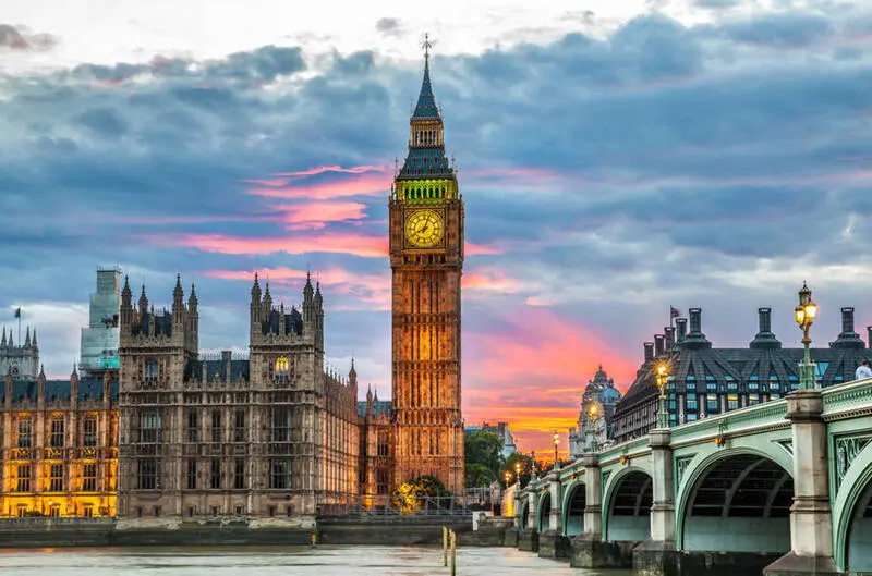 Thưởng ngoạn Đồng hồ Big Ben, c&ocirc;ng tr&igrave;nh trầm lắng b&ecirc;n d&ograve;ng s&ocirc;ng Thames 2