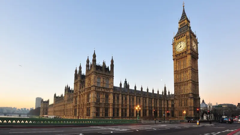 Thưởng ngoạn Đồng hồ Big Ben, c&ocirc;ng tr&igrave;nh trầm lắng b&ecirc;n d&ograve;ng s&ocirc;ng Thames 3