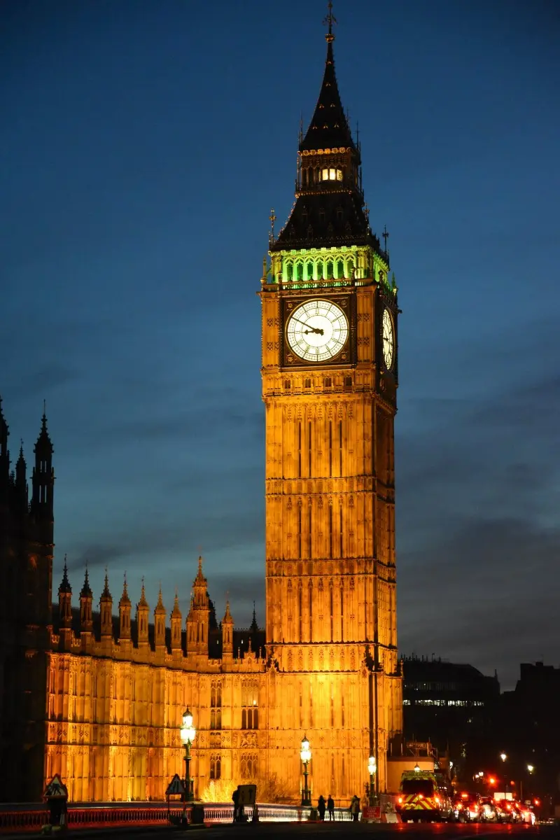 Thưởng ngoạn Đồng hồ Big Ben, c&ocirc;ng tr&igrave;nh trầm lắng b&ecirc;n d&ograve;ng s&ocirc;ng Thames 5