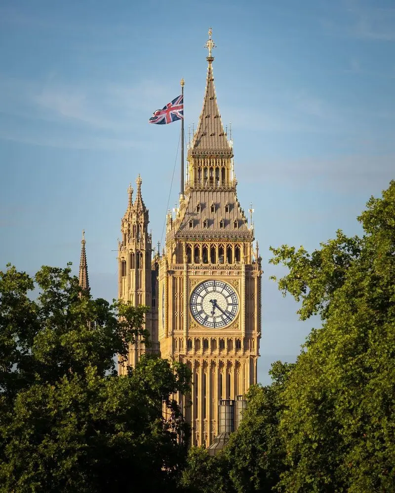Thưởng ngoạn Đồng hồ Big Ben, c&ocirc;ng tr&igrave;nh trầm lắng b&ecirc;n d&ograve;ng s&ocirc;ng Thames 6