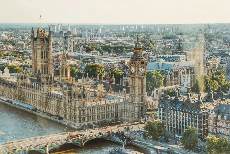 Thưởng ngoạn Đồng hồ Big Ben, c&ocirc;ng tr&igrave;nh trầm lắng b&ecirc;n d&ograve;ng s&ocirc;ng Thames 13