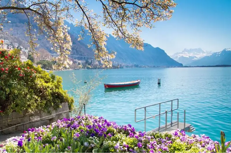 Thưởng ngoạn hồ Geneva vi&ecirc;n ngọc b&iacute;ch n&eacute;p m&igrave;nh b&ecirc;n d&atilde;y n&uacute;i Alps 5