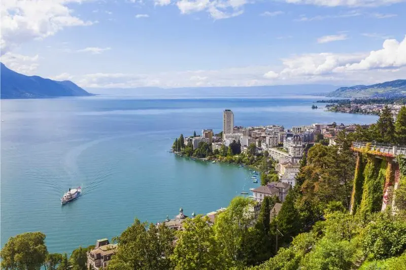 Thưởng ngoạn hồ Geneva vi&ecirc;n ngọc b&iacute;ch n&eacute;p m&igrave;nh b&ecirc;n d&atilde;y n&uacute;i Alps 4