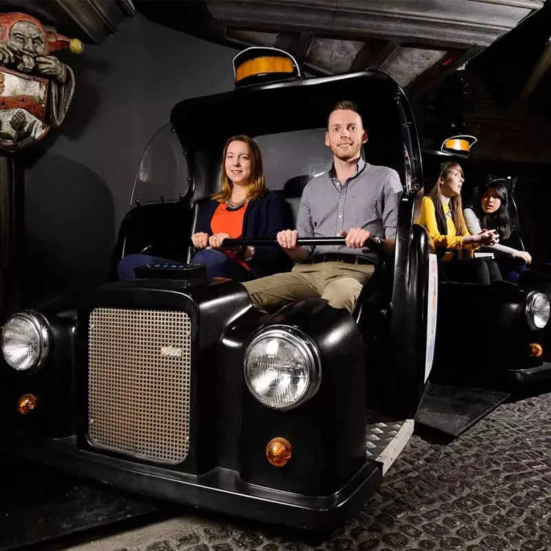 T&igrave;m về London thưởng ngoạn Bảo t&agrave;ng tượng s&aacute;p Madame Tussauds 12
