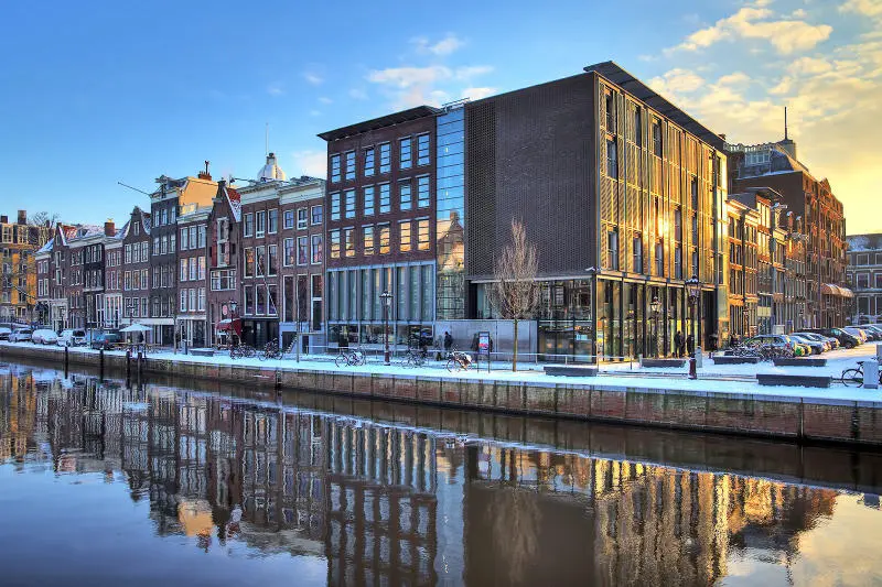 V&eacute;n bức m&agrave;n b&iacute; mật tại Bảo t&agrave;ng Anne Frank House 2