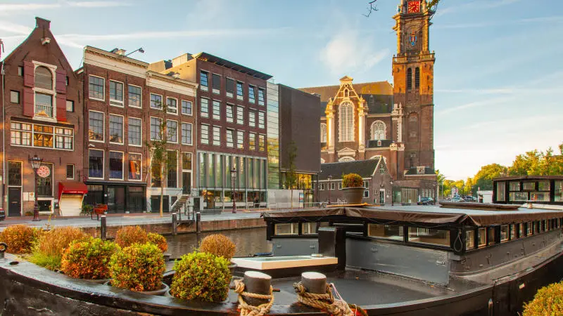 V&eacute;n bức m&agrave;n b&iacute; mật tại Bảo t&agrave;ng Anne Frank House 4