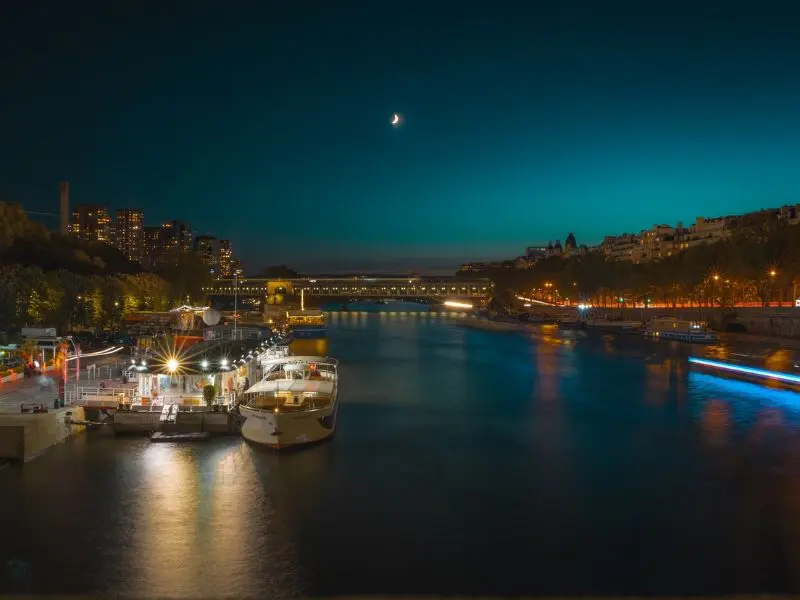 Vi vu tr&ecirc;n d&ograve;ng s&ocirc;ng Seine thơ mộng giữa kinh đ&ocirc; Paris 4