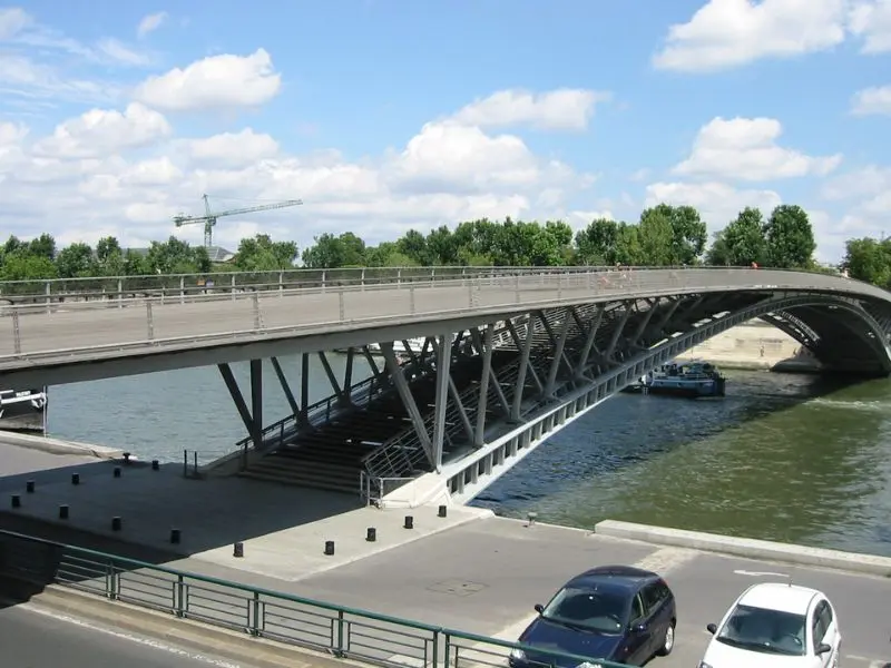 Vi vu tr&ecirc;n d&ograve;ng s&ocirc;ng Seine thơ mộng giữa kinh đ&ocirc; Paris 9