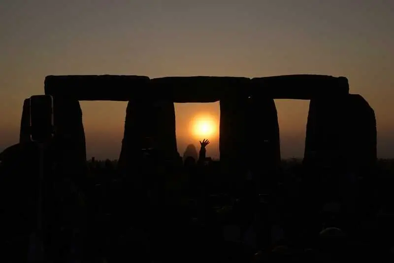 V&ograve;ng tr&ograve;n đ&aacute; Stonehenge Anh, nơi b&iacute; ẩn chưa được giải m&atilde; 8