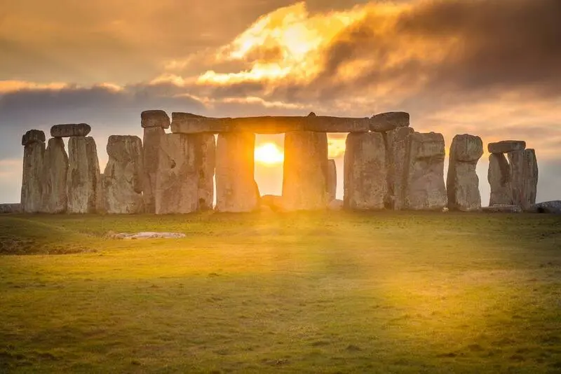 V&ograve;ng tr&ograve;n đ&aacute; Stonehenge Anh, nơi b&iacute; ẩn chưa được giải m&atilde; 9