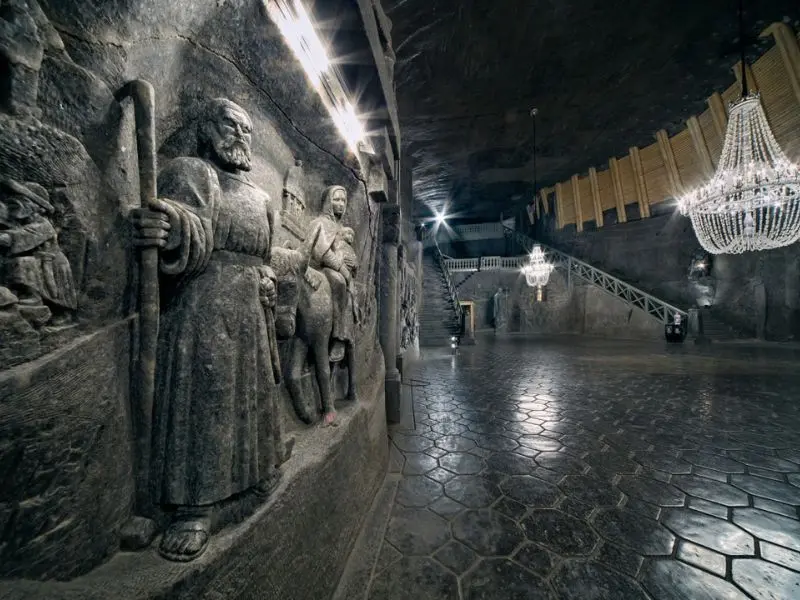 Wieliczka, mỏ muối 700 năm tuổi đầy độc đ&aacute;o của Ba Lan 3