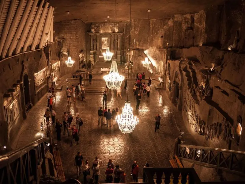 Wieliczka, mỏ muối 700 năm tuổi đầy độc đ&aacute;o của Ba Lan 2