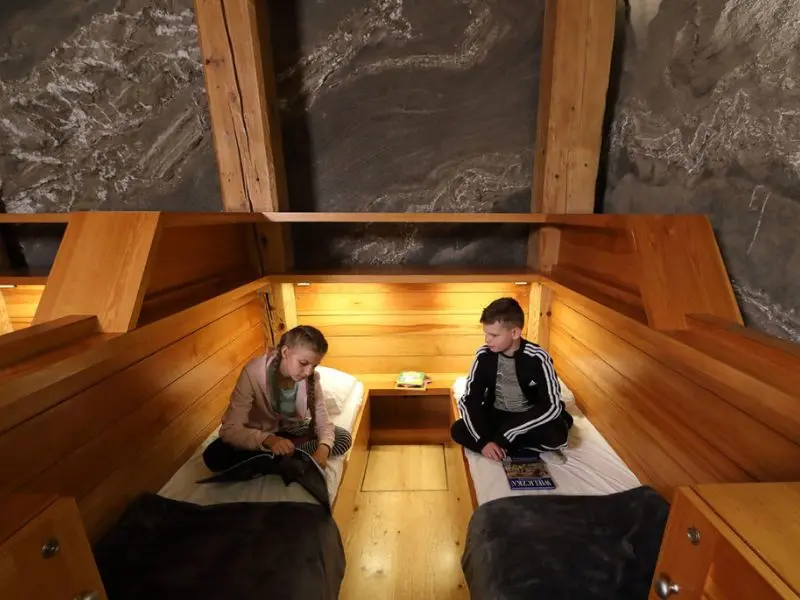 Wieliczka, mỏ muối 700 năm tuổi đầy độc đ&aacute;o của Ba Lan 15