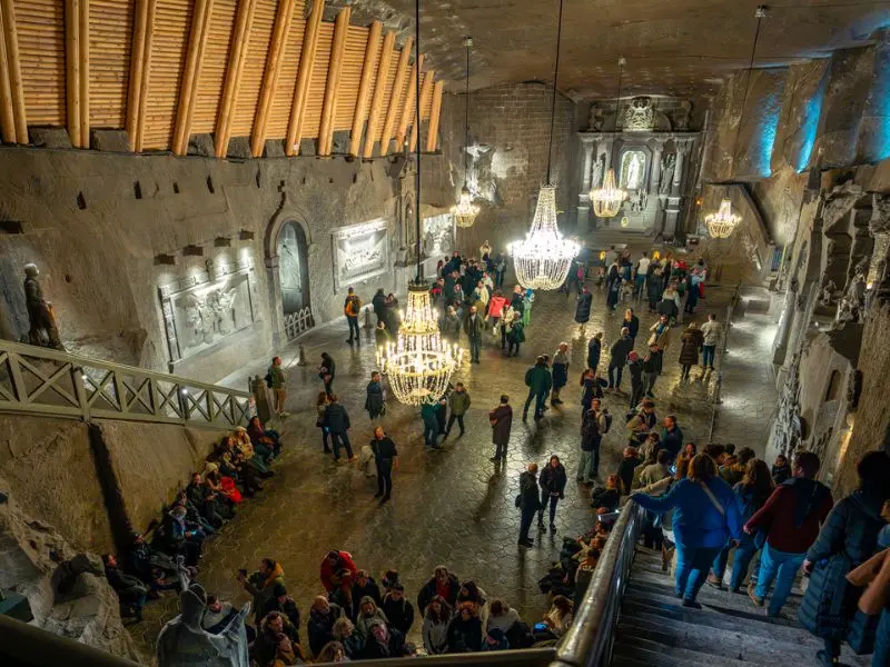 Wieliczka, mỏ muối 700 năm tuổi đầy độc đ&aacute;o của Ba Lan 4