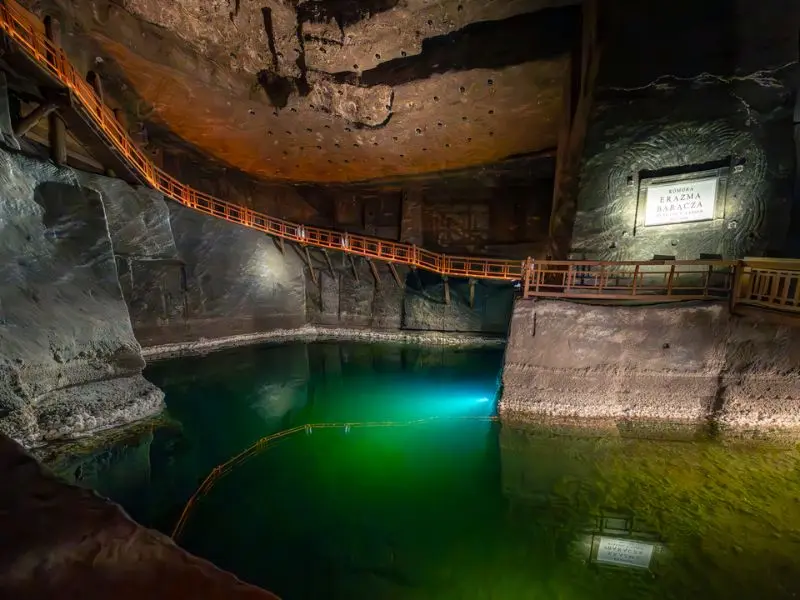 Wieliczka, mỏ muối 700 năm tuổi đầy độc đ&aacute;o của Ba Lan 13