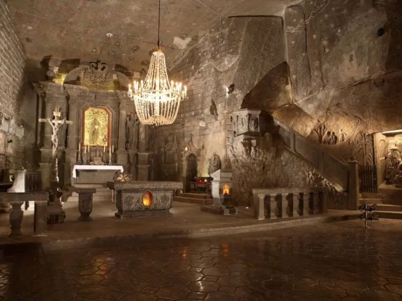 Wieliczka, mỏ muối 700 năm tuổi đầy độc đ&aacute;o của Ba Lan 9
