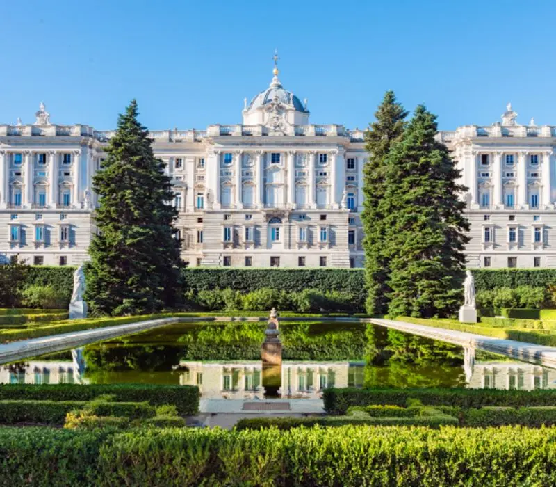 Cung điện Hoàng gia Tây Ban Nha: Di sản của quá khứ huy hoàng ở Madrid