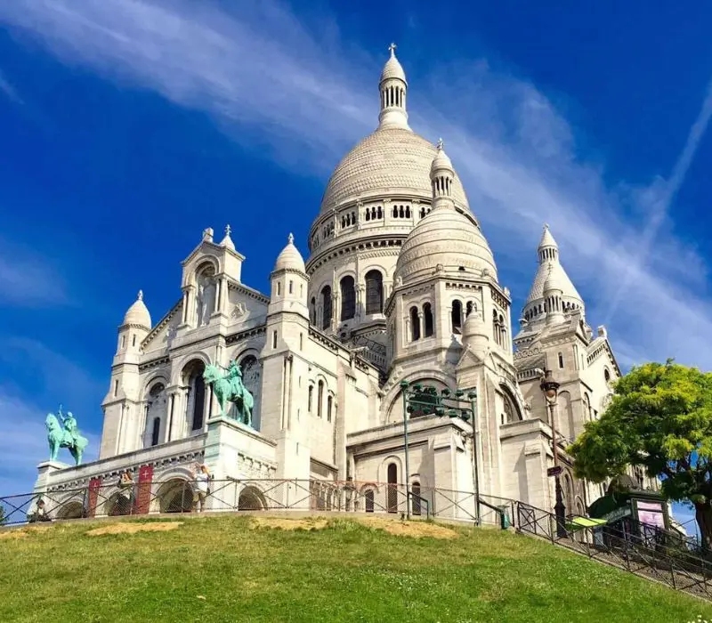 Đắm say trước ngọn đồi Montmartre thơ mộng, lãng mạn