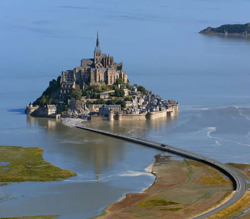 Đảo Mont Saint Michel huyền diệu giữa biển khơi nước Pháp