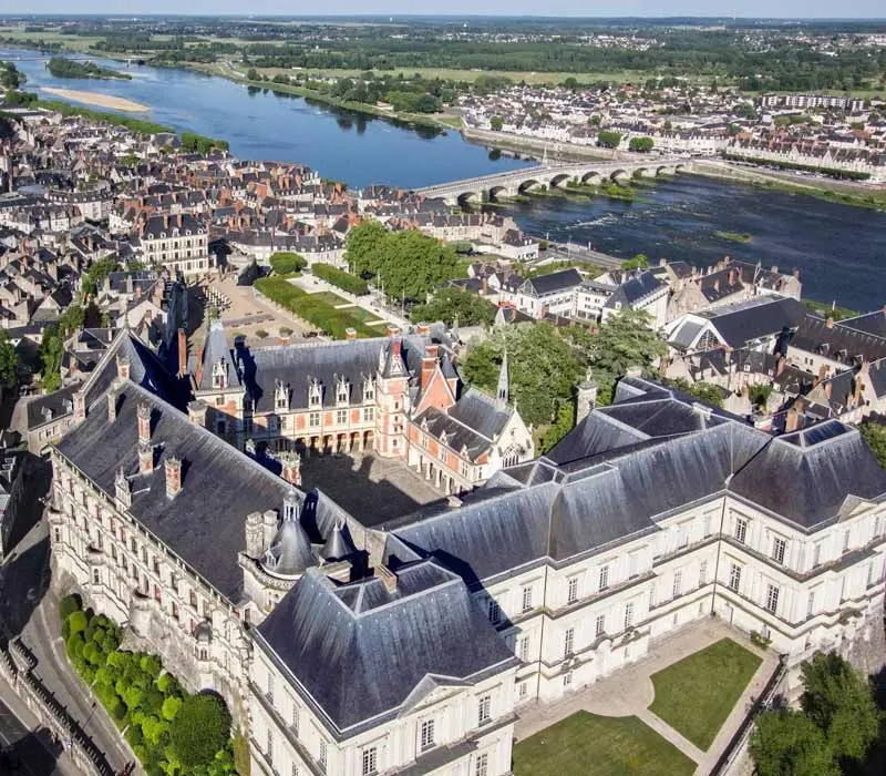 Ghé thăm lâu đài Blois tuyệt đẹp của thung lũng sông Loire