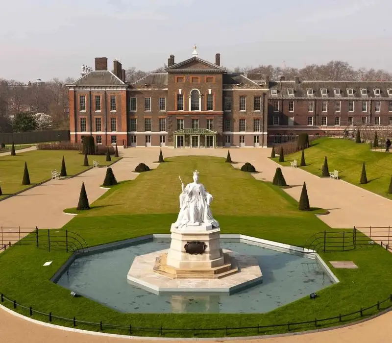 Kensington Palace, từ trang viên ngoại ô đến nơi ở của Hoàng gia