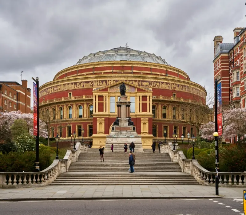 Khám phá Royal Albert Hall với kiến trúc ấn tượng tại London