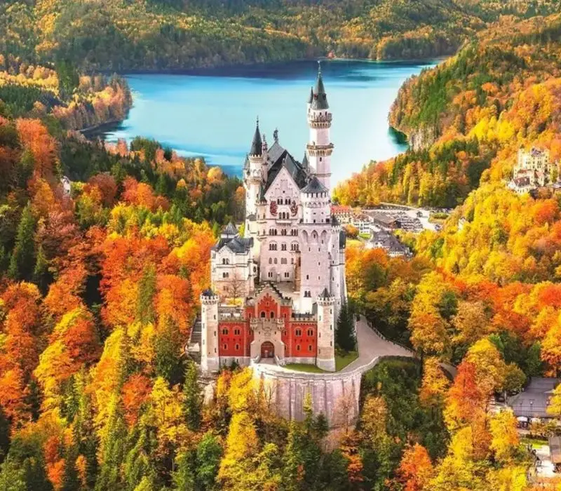Lâu đài Neuschwanstein: Xứ sở cổ tích xây bởi vị “Vua Điên”