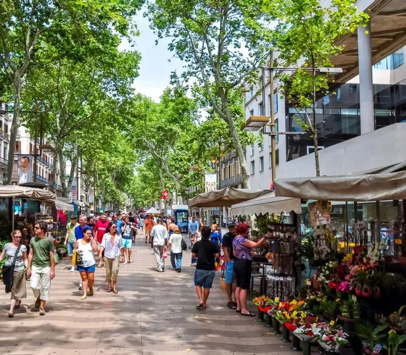 Phố đi bộ La Rambla: Trái tim sôi động của Barcelona
