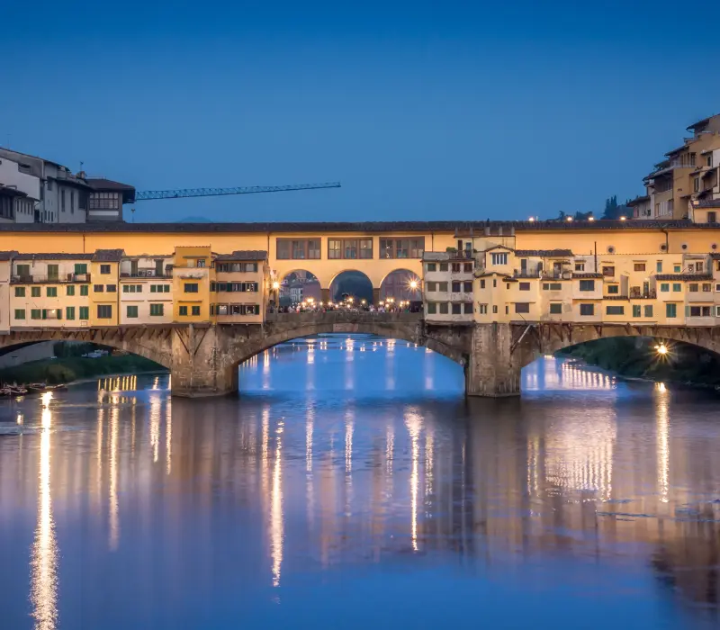 Ponte Vecchio: Cầu đá vòm cổ nhất châu Âu và những điều ít ai biết