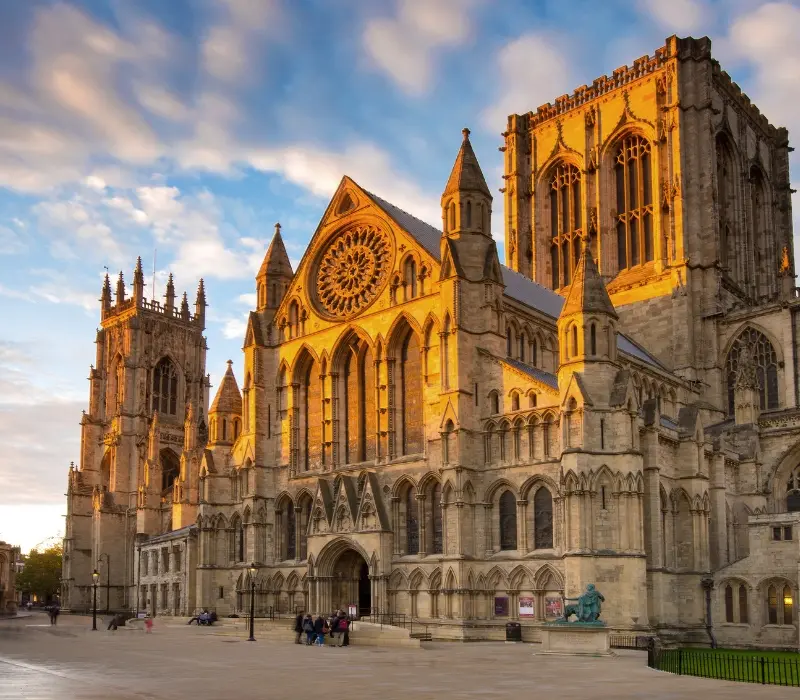 York Minster, hành trình khám phá kỳ quan Trung Cổ tại Anh