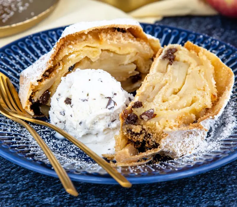 Apfelstrudel: M&oacute;n tr&aacute;ng miệng huyền thoại của Vienna 3