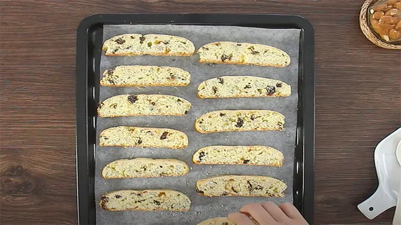 Biscotti: B&aacute;nh ăn ki&ecirc;ng trứ danh từ &Yacute; khiến ai cũng phải m&ecirc; 10